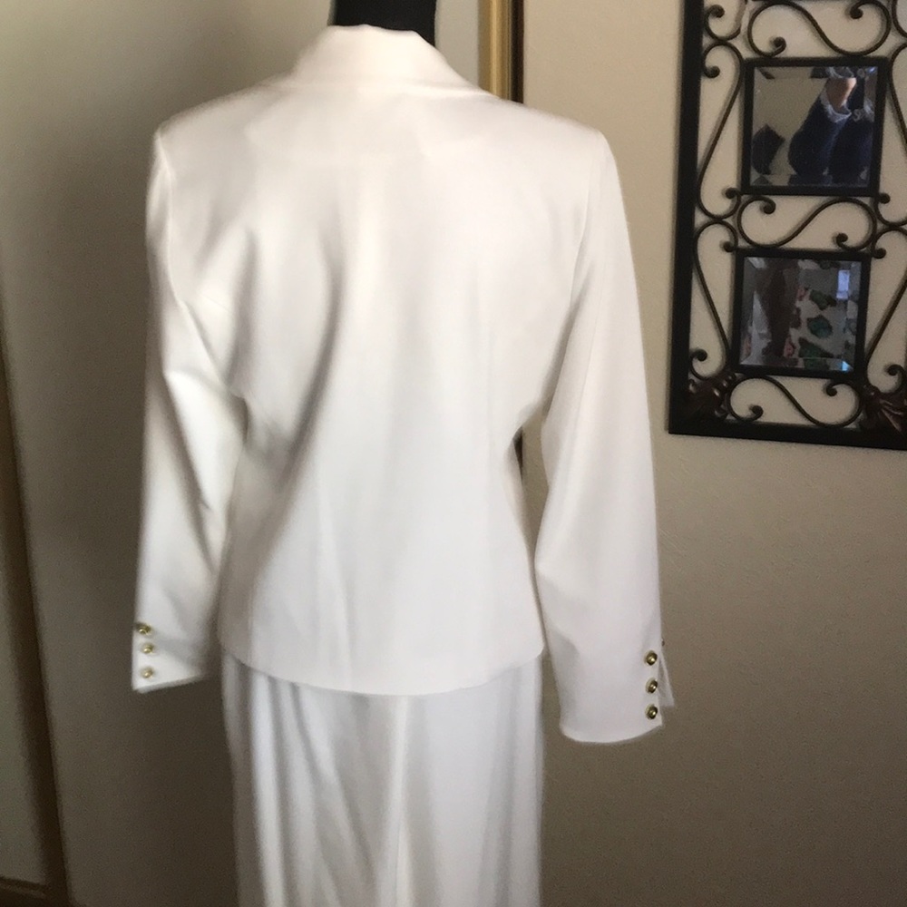 Monroe and Main White 2-Piece Suit - Picture 5 of 7